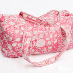 Maleta acolchada fucsia con estampado floral blanco y asas largas reforzadas