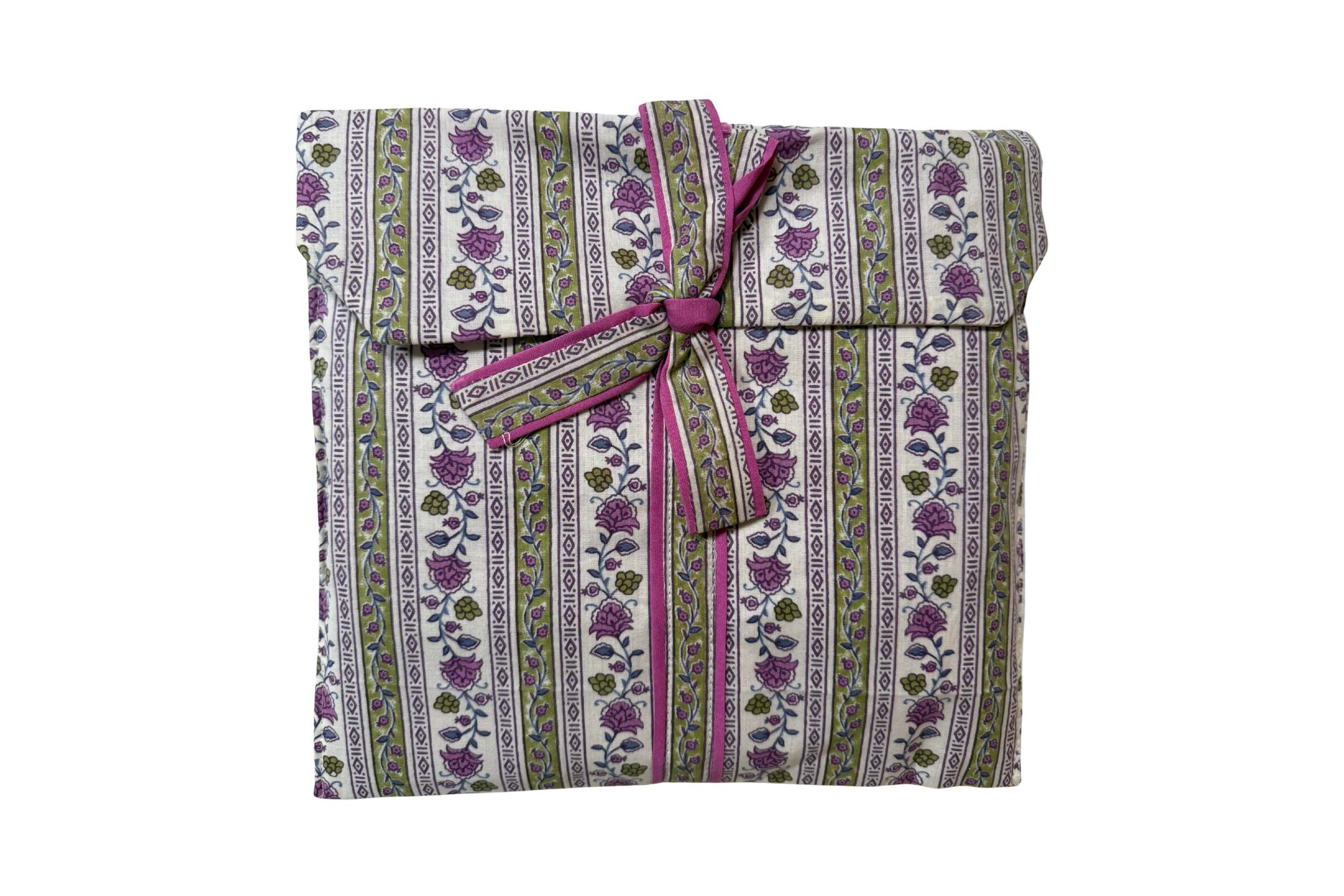 Pijama blanca con estampado floral a rayas en tonos morados