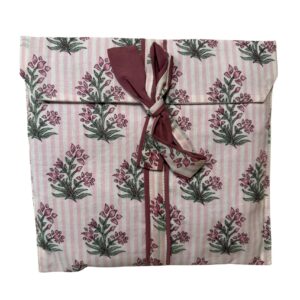 Pijama dos piezas con estampado floral rosado